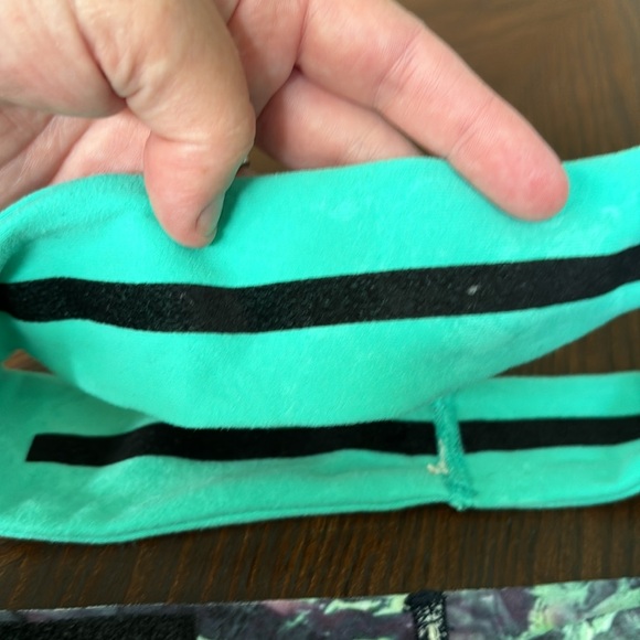 Six lululemon headbands. Great used condition - Picture 6 of 7